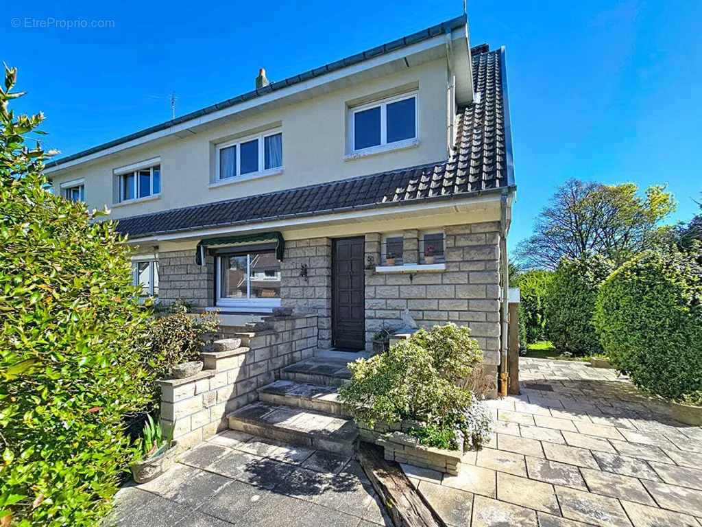 Extérieur - Maison de 5 Pièces avec Jardin à Bihorel