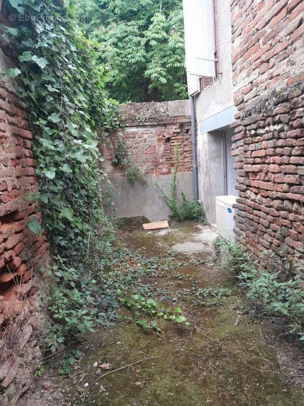 Jardin - Maison de Ville Polyvalente à Proximité Idéale