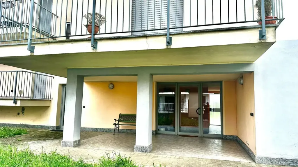 Välivaade - Triplex Apartment with Balconies in Mortara