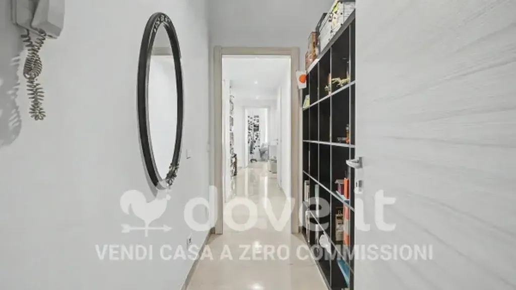 Hallway - Spacious Apartment with Balcony in Bresso
