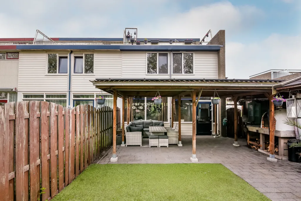 Jardin - Modern Corner House with Solar Panels in Atolwijk