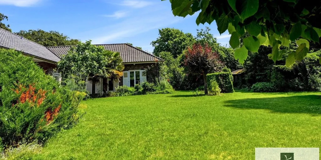 Jardin - Villa à Rénover avec Jardin à Sint-Andries