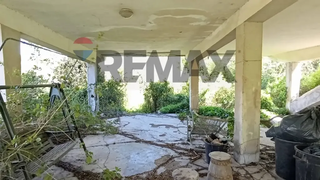 Terrasse - Villa to Renovate with Garden in Augusta