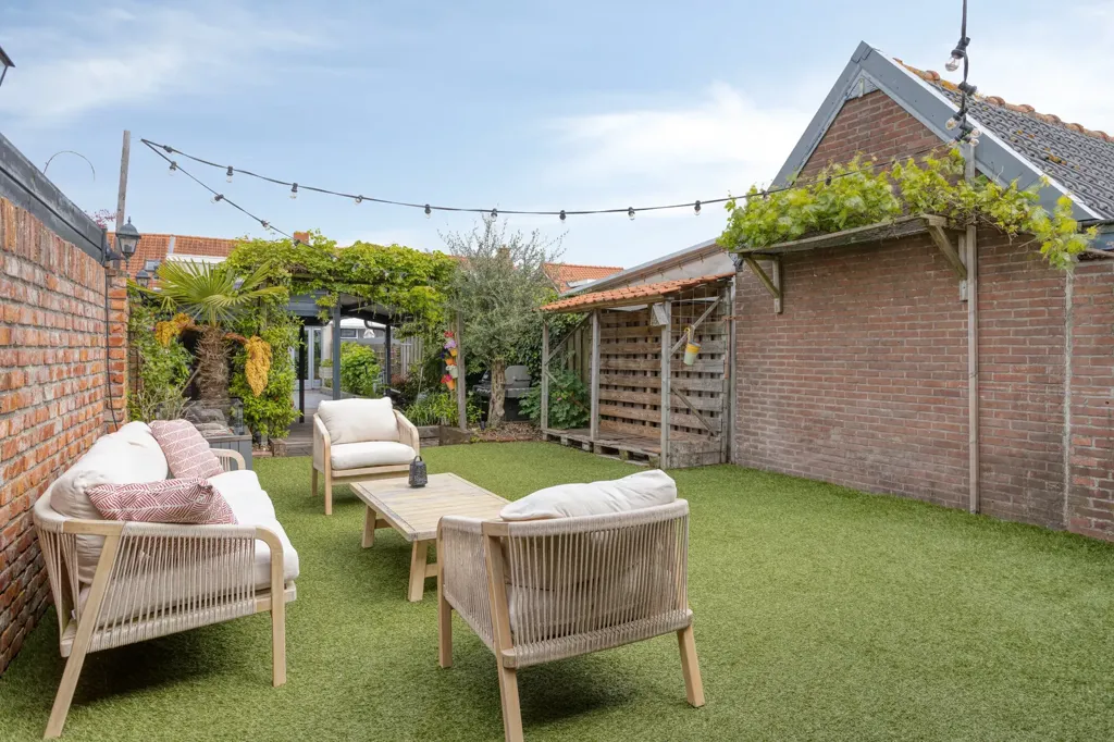 Aed - Spacious Semi-detached House with Deep Garden in Halsteren