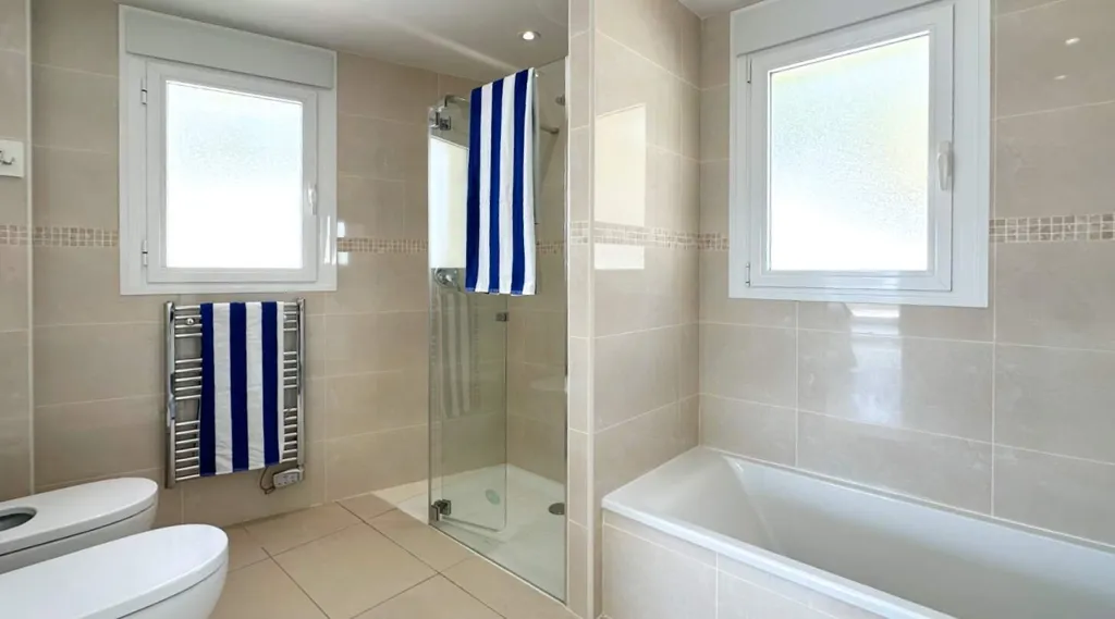 Salles de bain - Villa with Sea Views in Altea