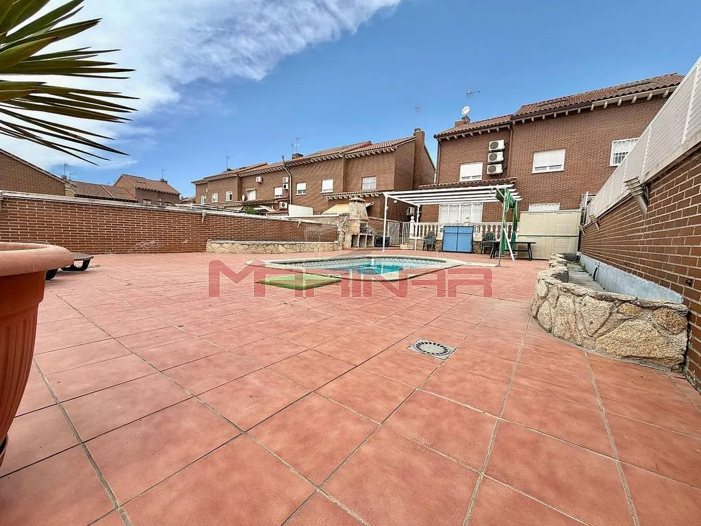 Bassein - Adosado with Pool in Valle Grande, Seseña