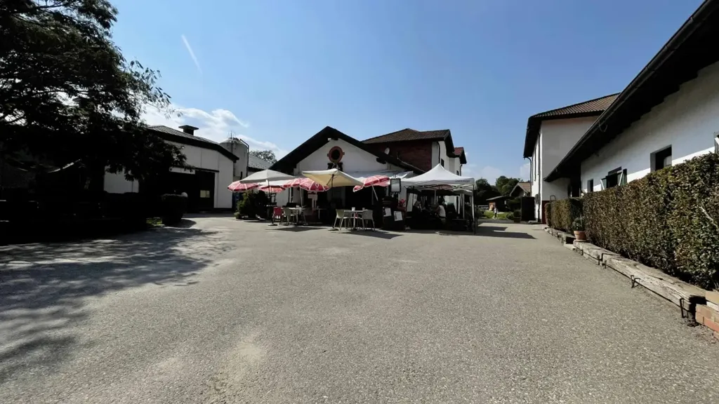 Villa with Equestrian Centre in Ameno