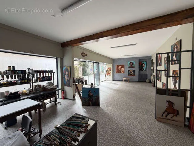 Soggiorno - Mixed-Use Property with Garden in Rohan