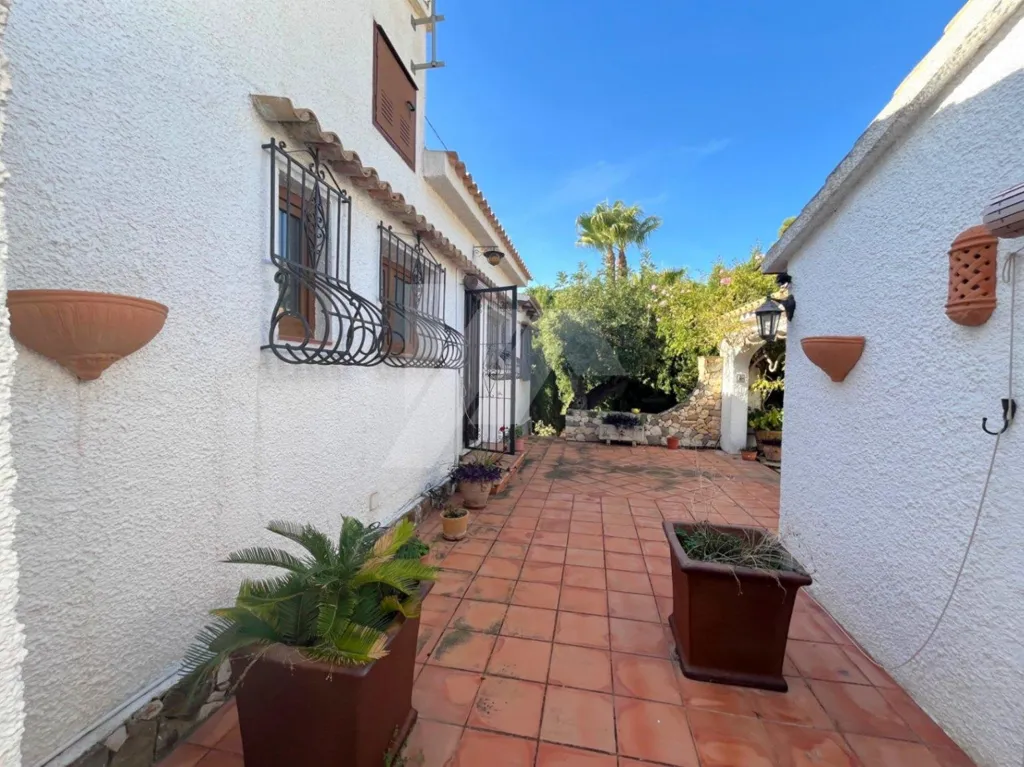 Jardin - Traditional Villa with Large Plot in Cala Advocat