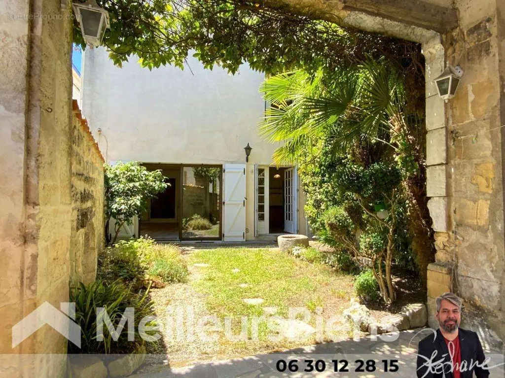 Jardin - Maison de Caractère avec Espace Pro au Centre de Jonzac