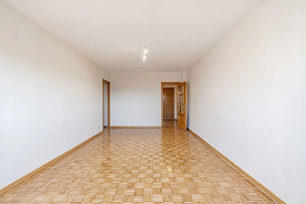 Pièces - 3-Bedroom Flat with Terrace in Aluche