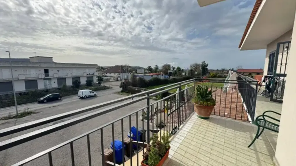 Balcony - Spacious Apartment with Balcony in Giugliano