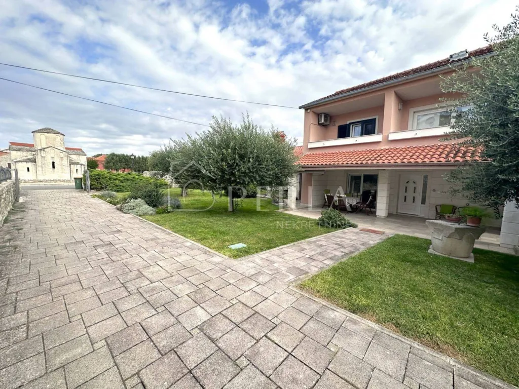 Esterno - Charming Townhouse with Garden in Nin