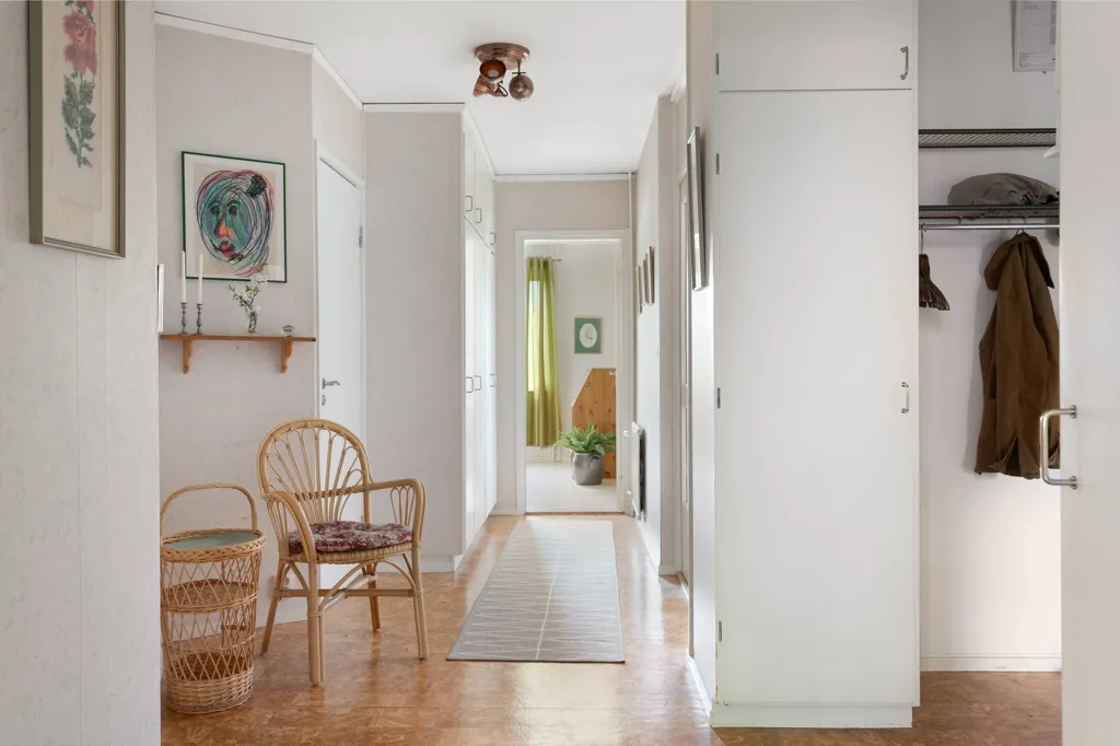 Entrée - 3-Room Flat with Balcony in Stockholm