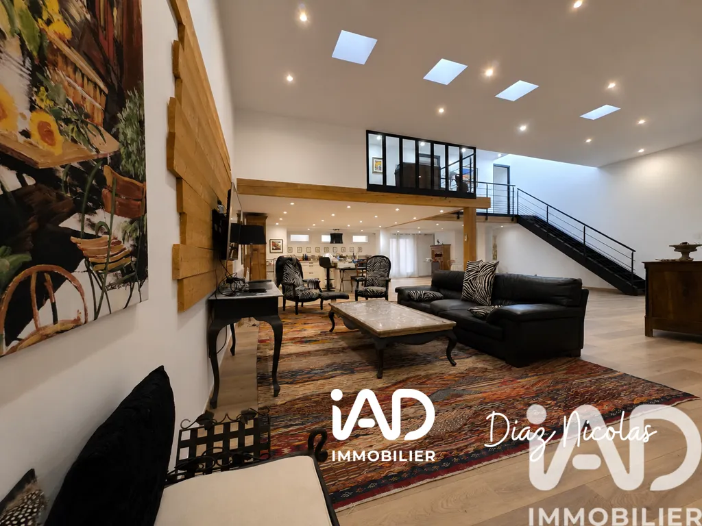 Elutuba - Exceptional Loft with 100m² Living Space in Pollestres
