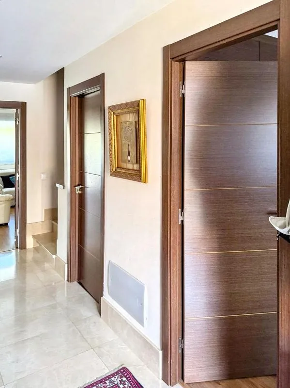 hallway_entrance