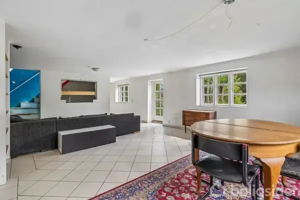 Elutuba - Partially Modernised Villa with Garden in Glatved