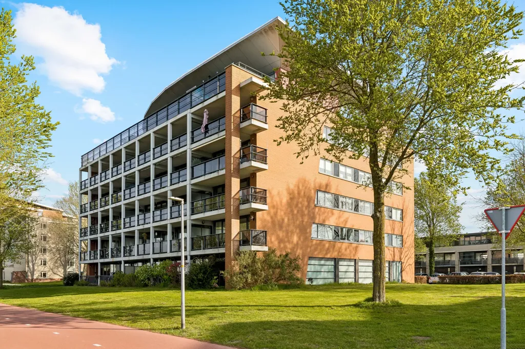 Välivaade - Corner Gallery Flat with Balcony in Filmwijk