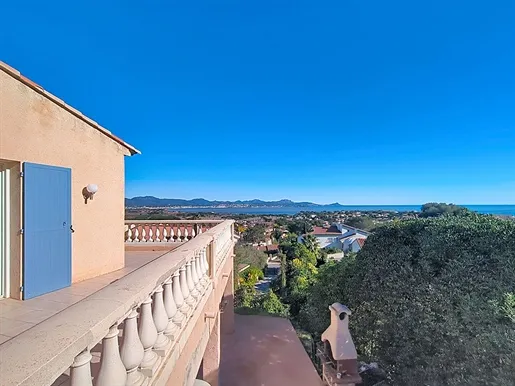 Balcon - Villa Luxueuse avec Vue Mer à Saint-Aygulf