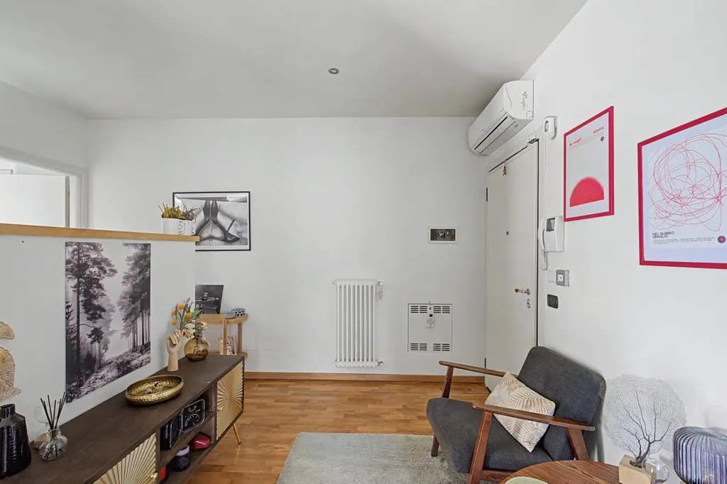 Soggiorno - Three-bedroom Apartment with Terrace in Parma