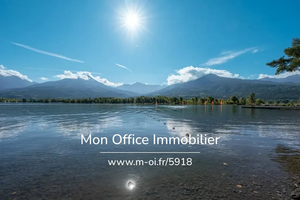Luxury House with Water Access in Embrun
