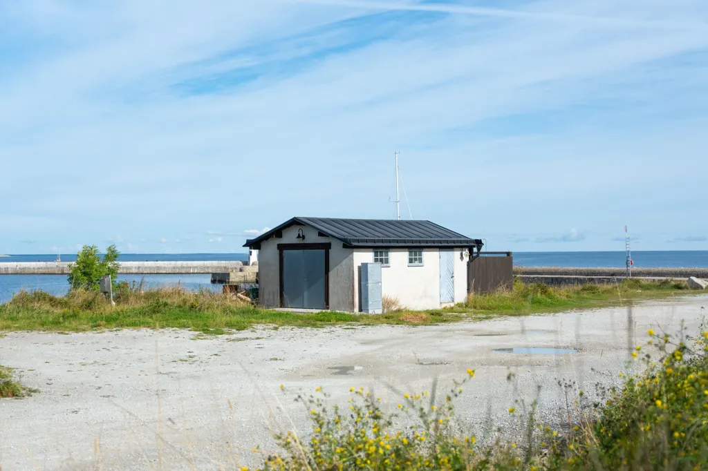 Välivaade - Commercial Property with Sea View in Herrvik