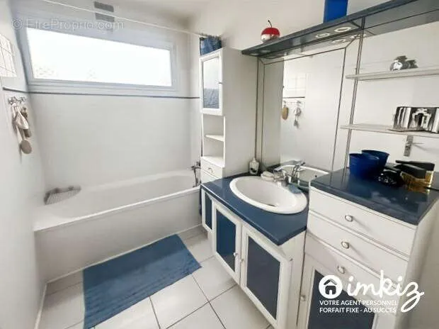 Bathrooms - T3 with Parking in Croix-Rousse, Lyon