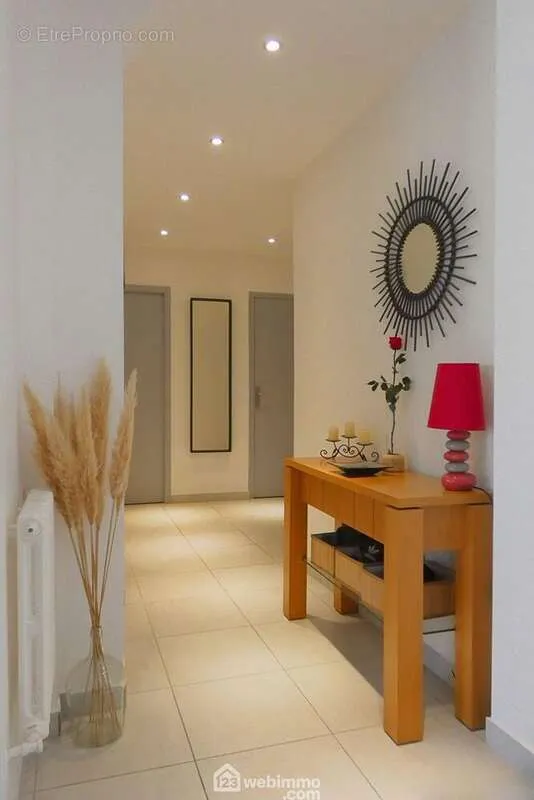 Entrée - Appartement Refait à Neuf avec Vue Montagne à Ugine