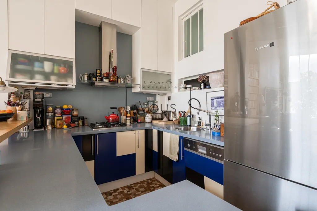 Cucina - Penthouse with Terrace Potential in 11th Arrondissement