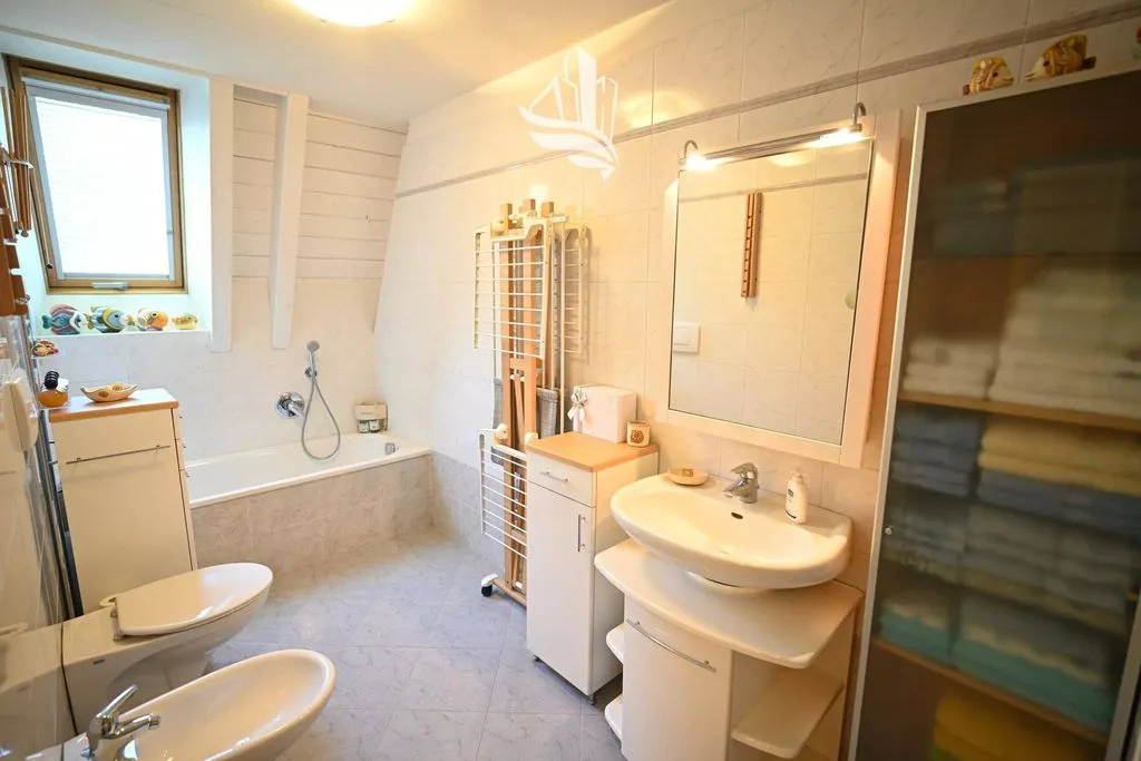 Salles de bain - Villa with Garden in Cortaccia