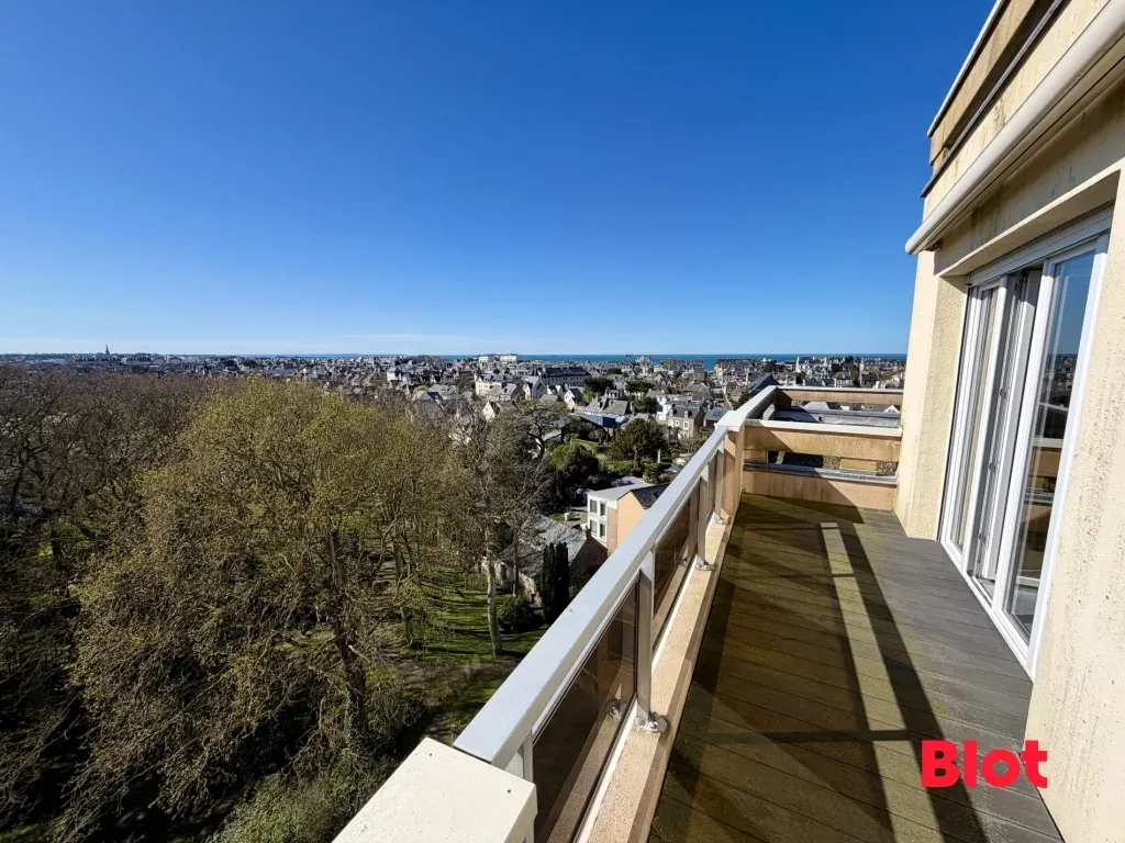 Rõdu - 2-Bedroom Apartment with Balcony in Saint-Malo