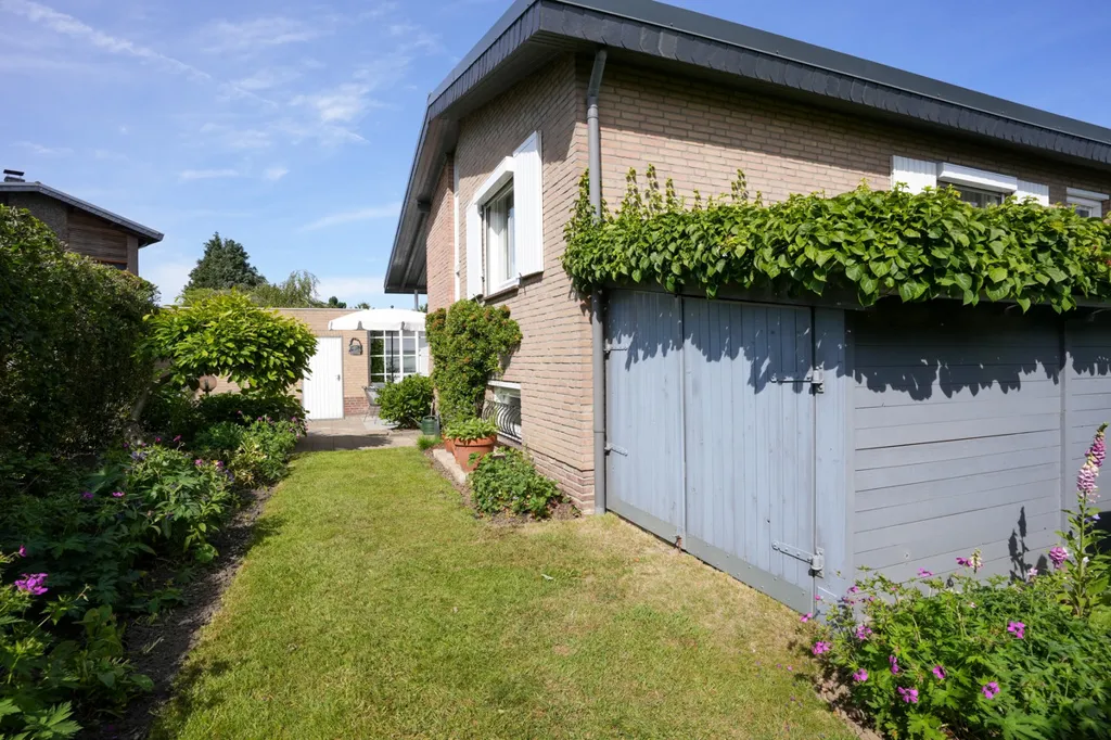 Aed - Spacious Detached House with Garden in Vaals
