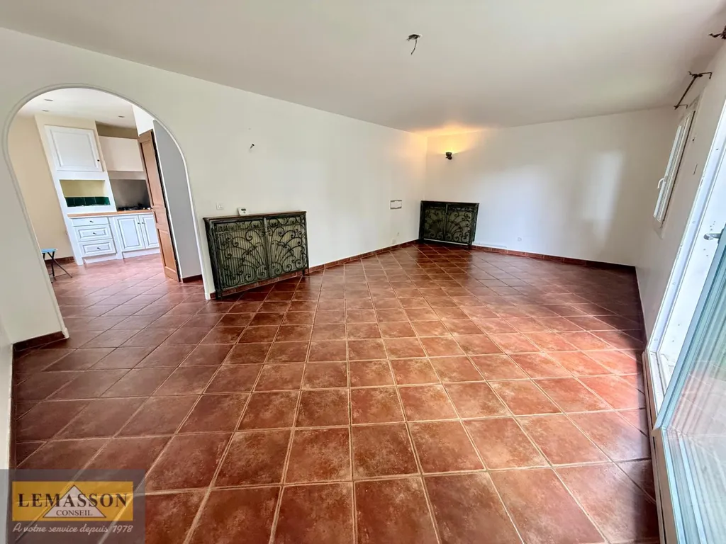 Elutuba - Detached House with Garden in Square Stalingrad