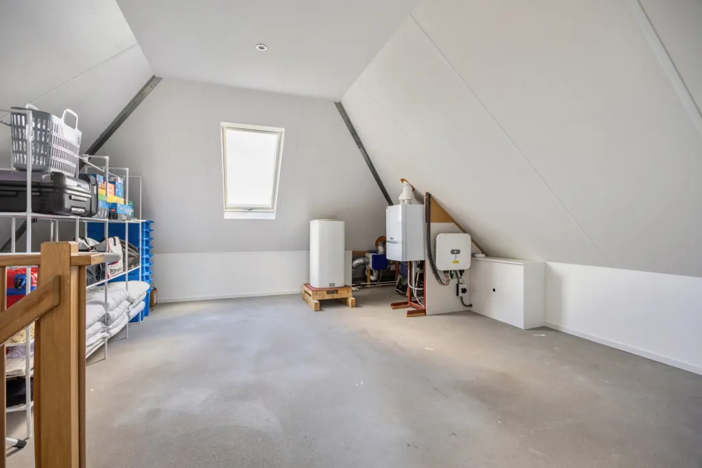 Toad - Detached House with Business Hall in Breda