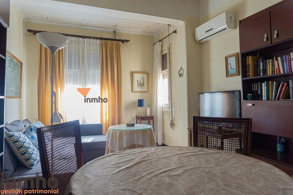 Salle à manger - 2-Bed Apartment with Lift in Ensanche Centro