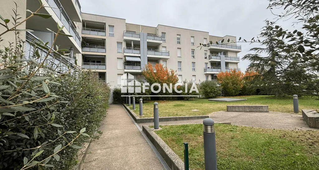Giardino - Top-Floor Apartment with Balcony in Décines