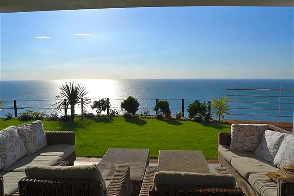 Terrass - Luxury Villa with Panoramic Views in La Duquesa