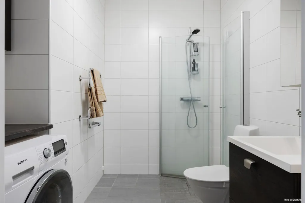 Salles de bain - Modern Flat with South-Facing Balcony in Nissastrand