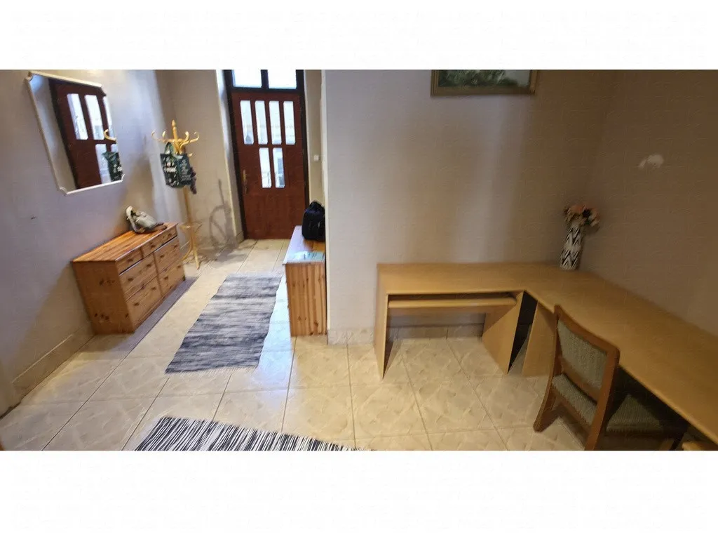 Esik - Ground Floor Apartment with Balcony in Szeged Centre