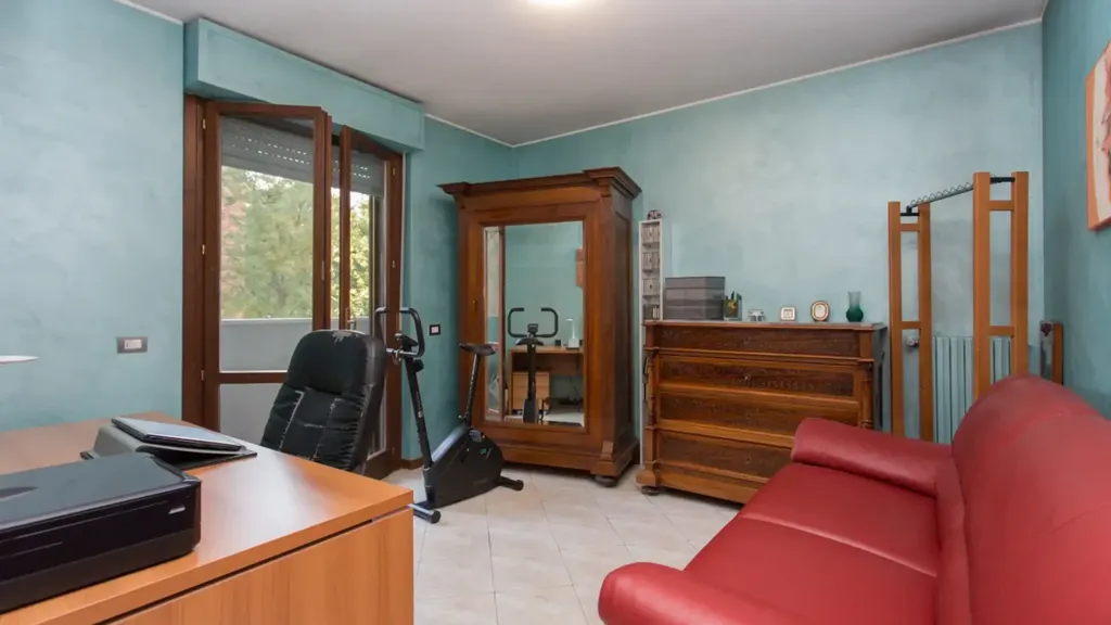 Kabinet - Trilocale with Balcony in Figino, Milan
