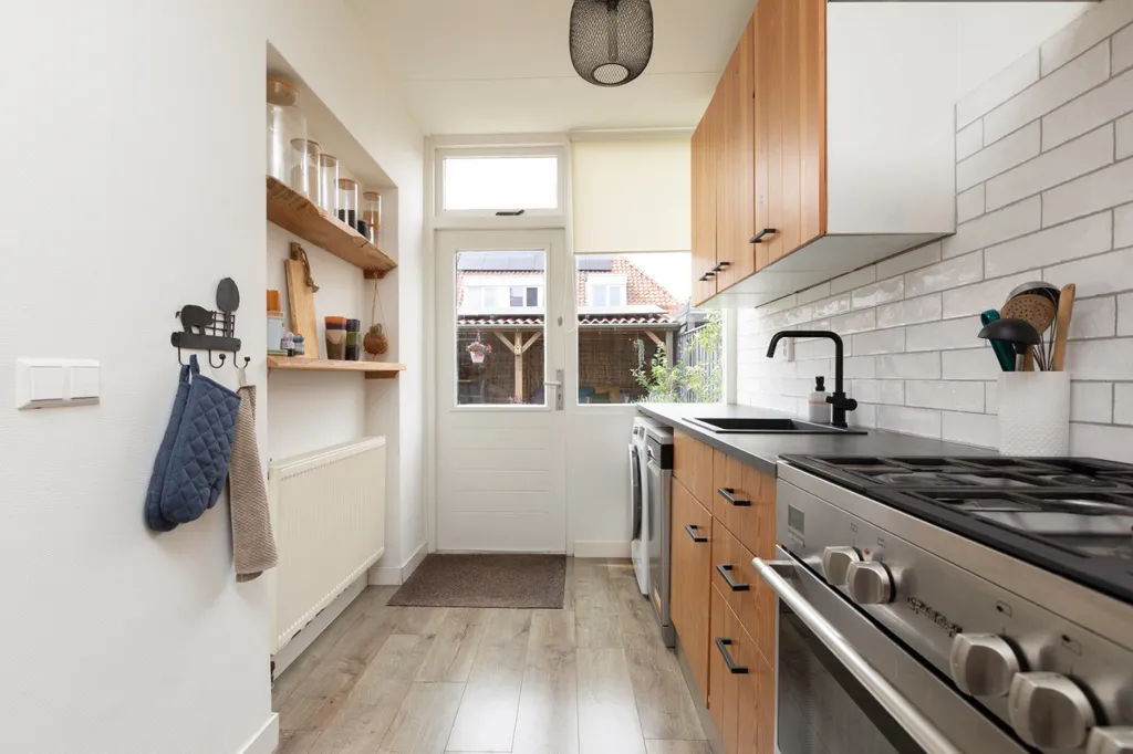 Cucina - Modernised 1930s Semi-detached House in Bolsward