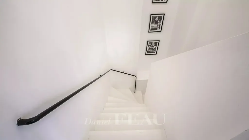 Toad - Duplex Apartment with Courtyard View in Paris 8th