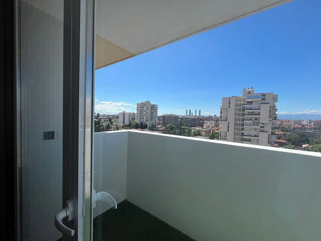 Balcony - Apartment with Terrace in Canillas, Madrid