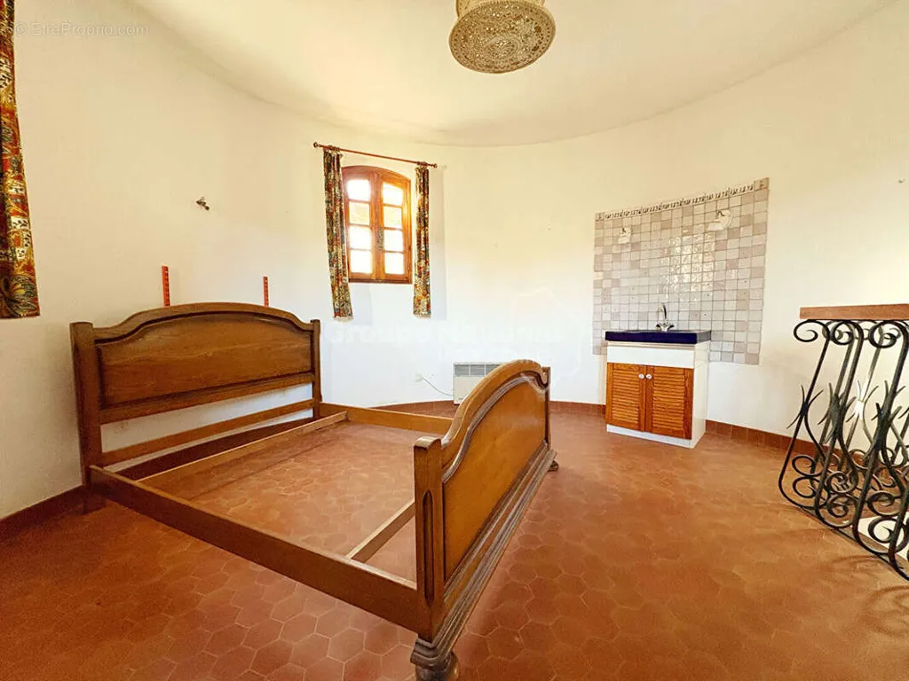 Chambres - Maison de caractère avec grand jardin à Pélissanne