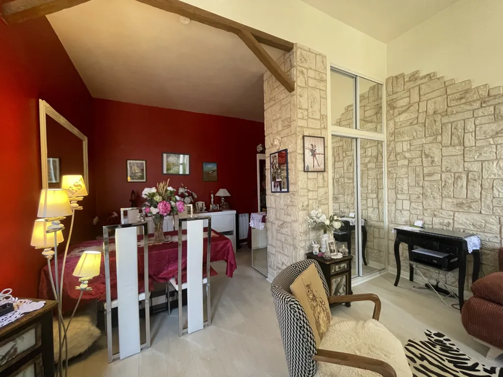Elutuba - 2-Bedroom Apartment in Vichy with Balcony