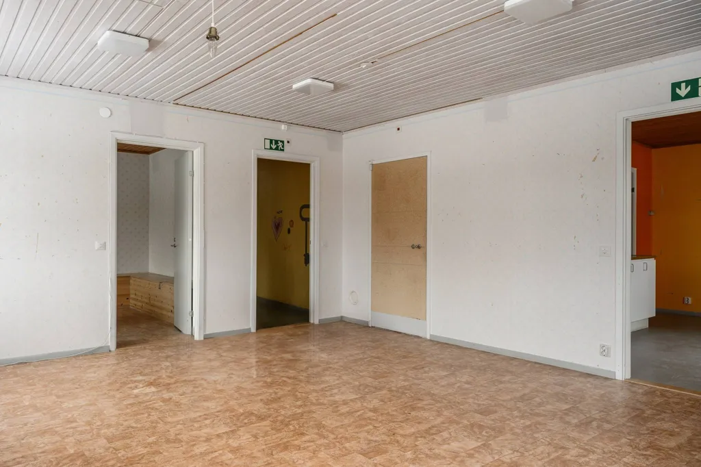 Pièces - Commercial Space with Garden in Väckelsång