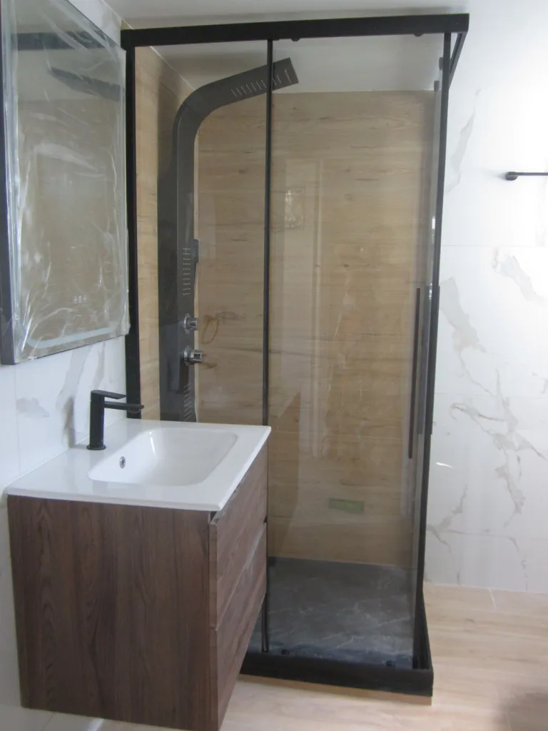 Bathrooms - Corner Apartment with Garden View in Agios Ioannis