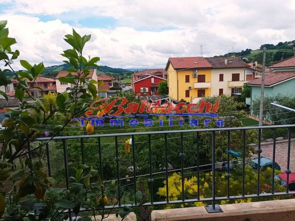 Balcone - Duplex con terrazzo in zona residenziale a Fano