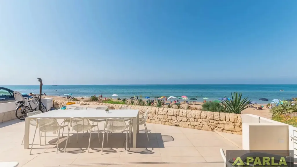 Terrasse - Villa with Beach Access in Marina di Ragusa