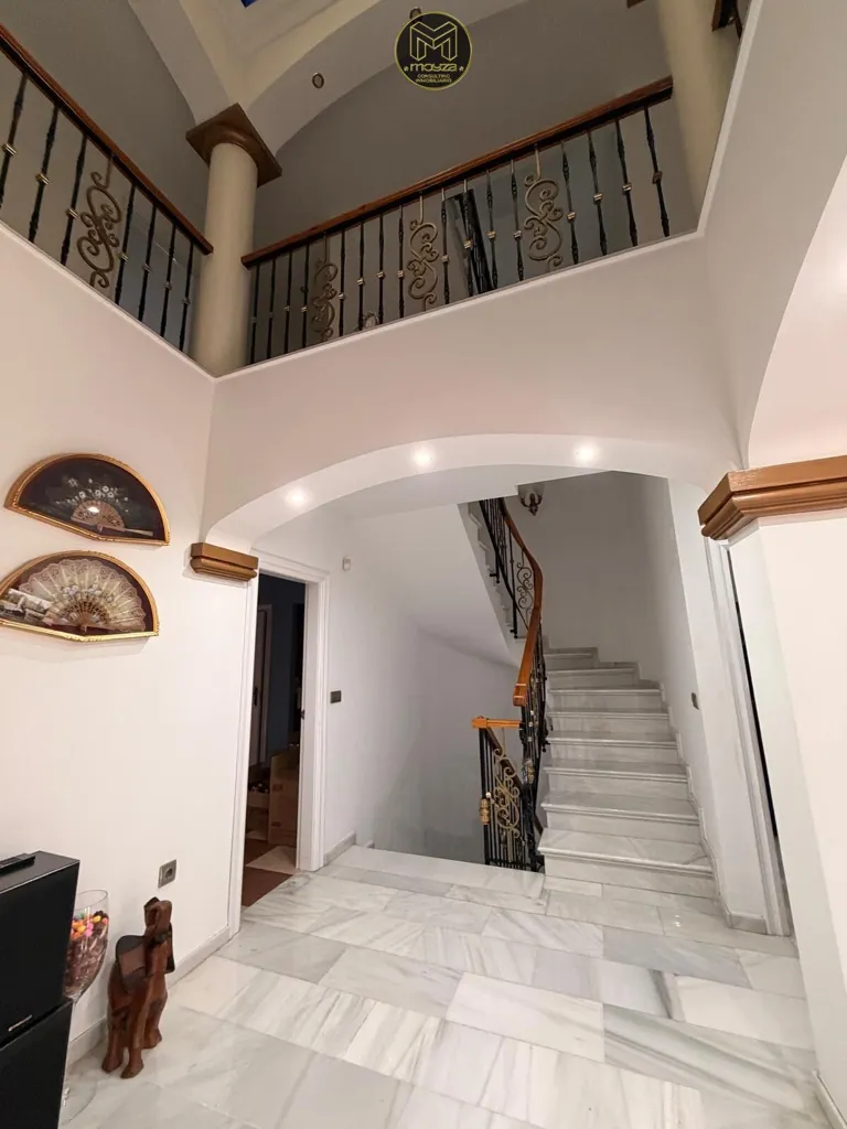 Esik - Luxury Villa with Private Garage on Gran Bulevar
